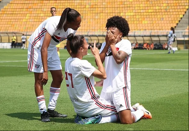 Piauiense Valéria durante comemoração pelos dois gols na semifinal