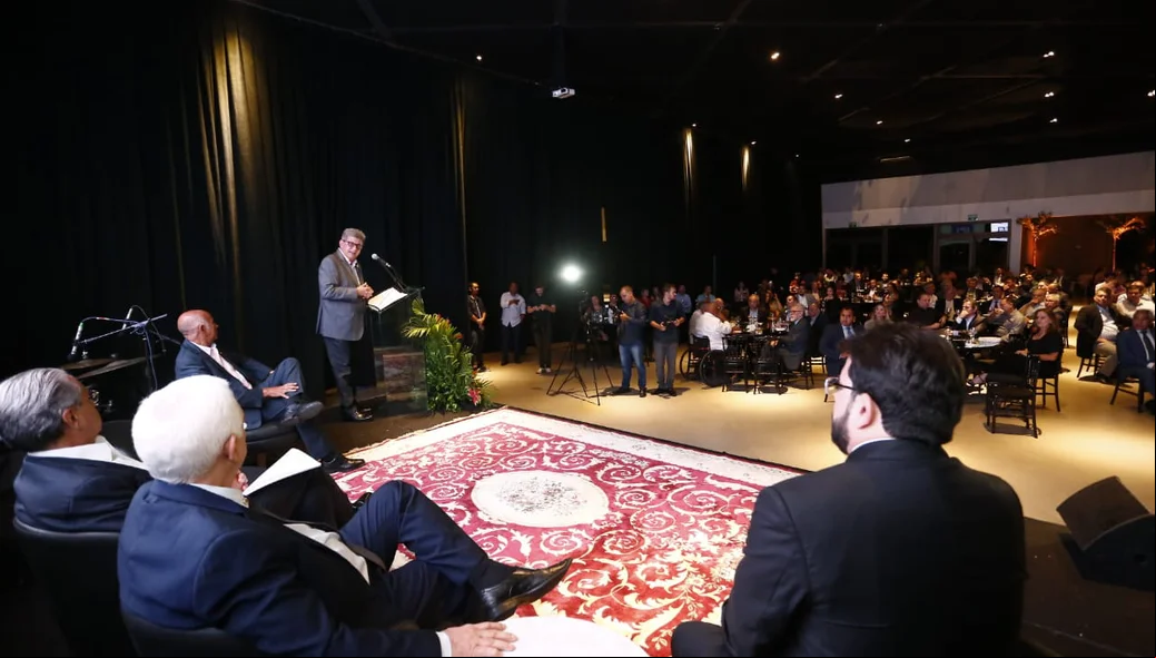 Zé Filho discursa durante evento em Teresina