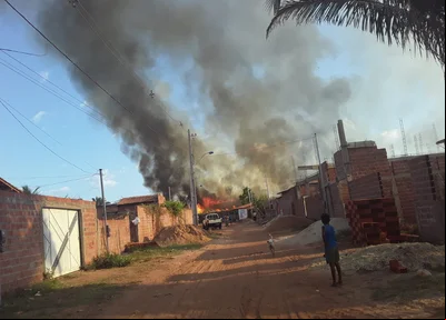 Incêndio ameaça residência na zona sudeste de Teresina