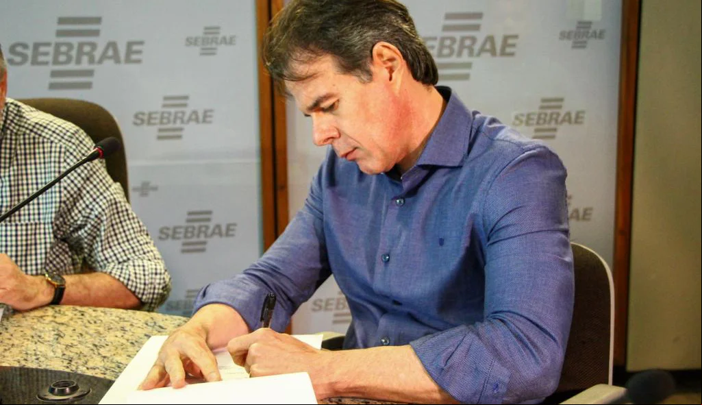 Mário Lacerda assina termo de cooperação
