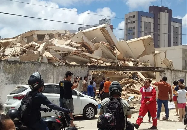 Prédio desaba em Fortaleza