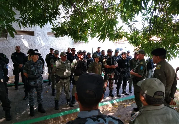 Policiais reforçam a segurança no primeiro dia do Enem 2019