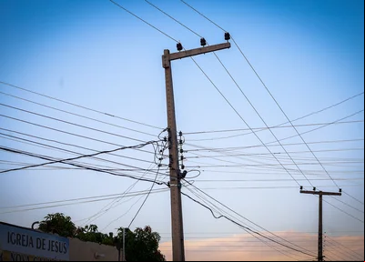 Poste de energia elétrica