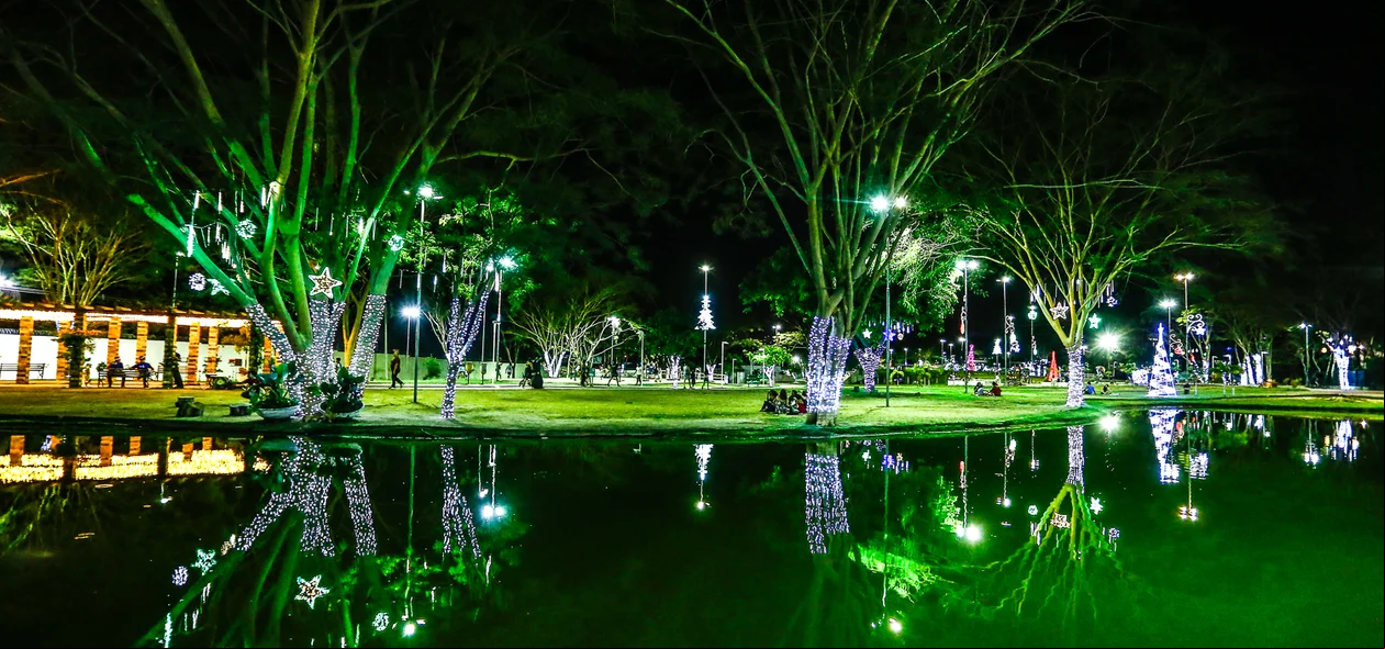 Decoração natalina no Parque da Cidadania em Teresina Piauí 