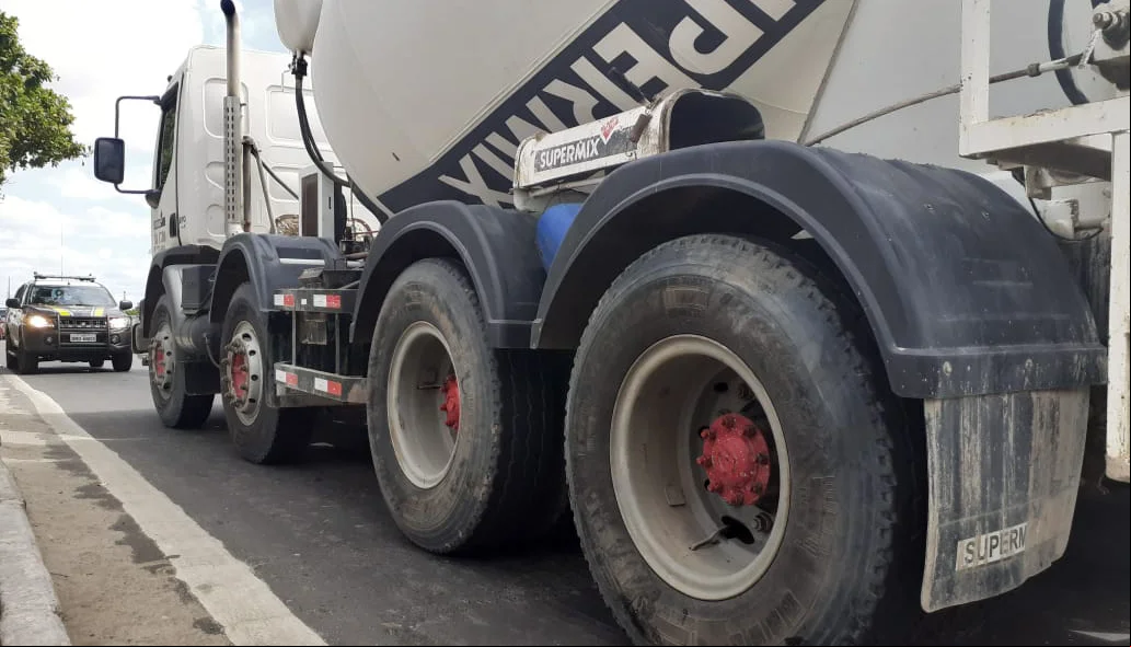 O caminhão trafegava pela BR 343 sentido Mercado do Dirceu