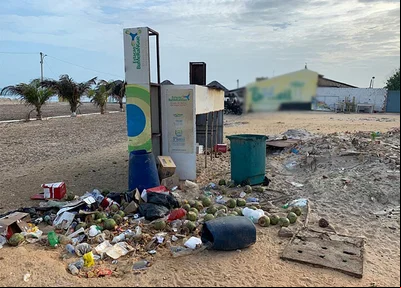 Lixo jogado nas praias de Luís Correia
