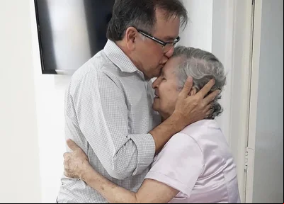 Merlong Solano e sua mãe