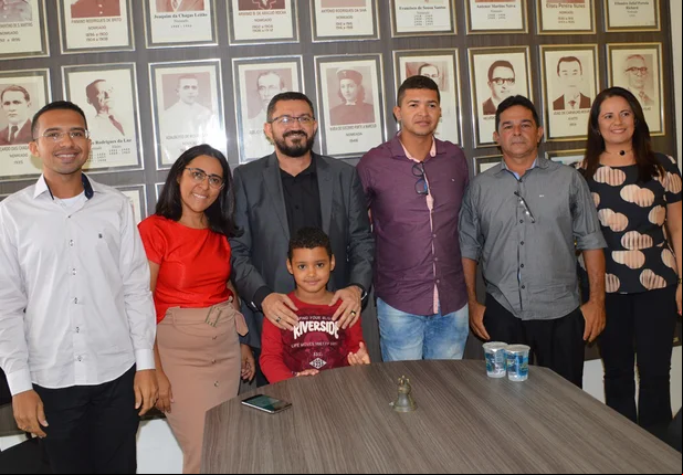 Padre Walmir dá posse aos novos conselheiros de Picos