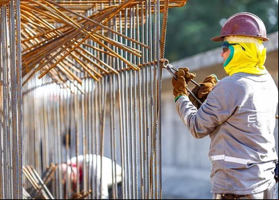 Tralhador da construção civil