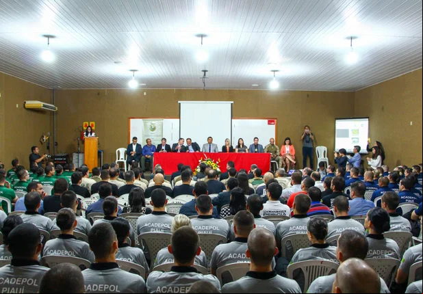 Início do curso de formação de policiais civis do Piauí