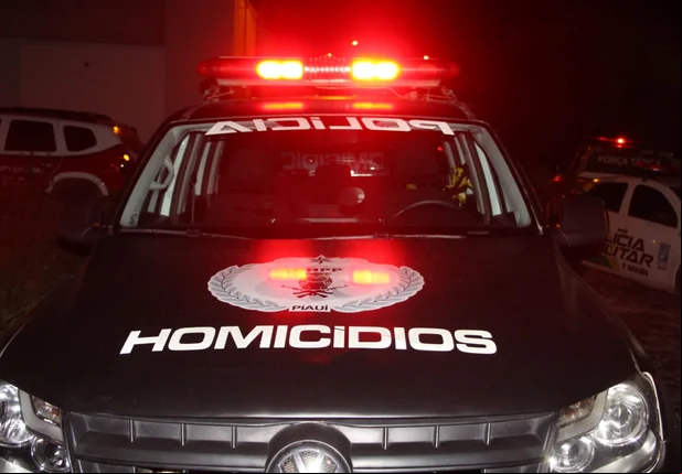 Departamento de Homicídios (DHPP) no local do crime