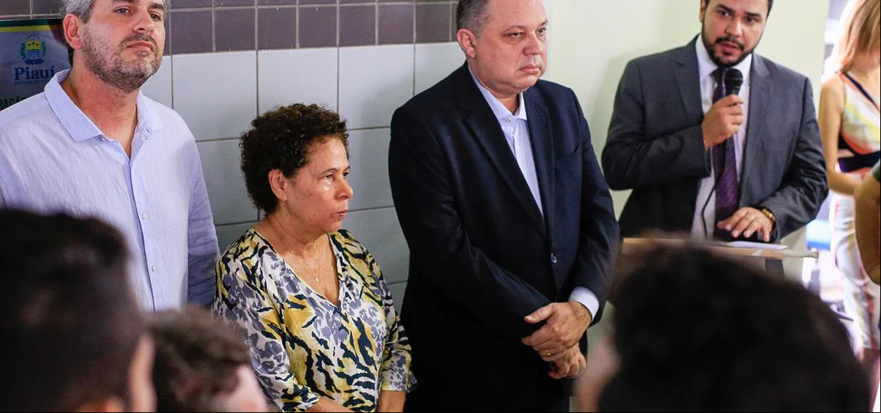 Florentino Neto e Regina Sousa em solenidade no HGV