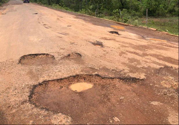 Moradores e motoristas reclamam do estado da PI-113 