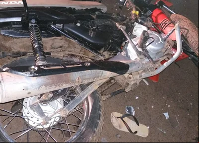 Uma das motocicletas envolvidas no acidente