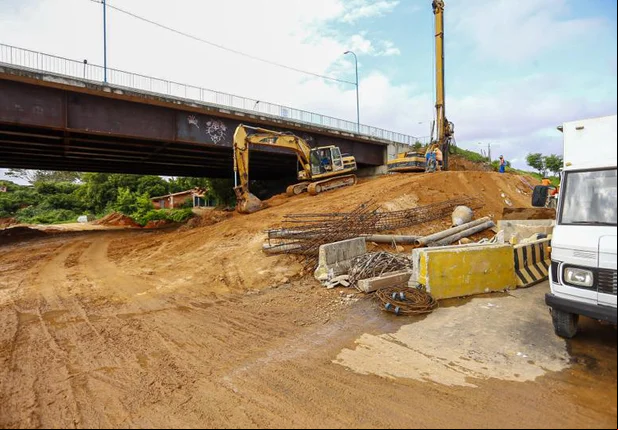 Prefeito Firmino Filho visita obras da Via Sul em Teresina