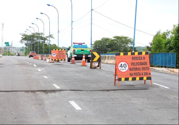 Ponte Wall Ferraz tem três faixas bloqueadas para obras