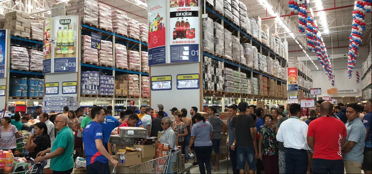 Consumidores no supermercado