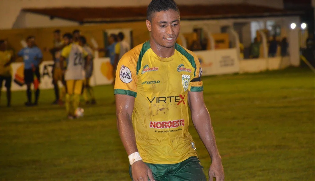 Lateral Marquinhos do Picos foi expulso de campo