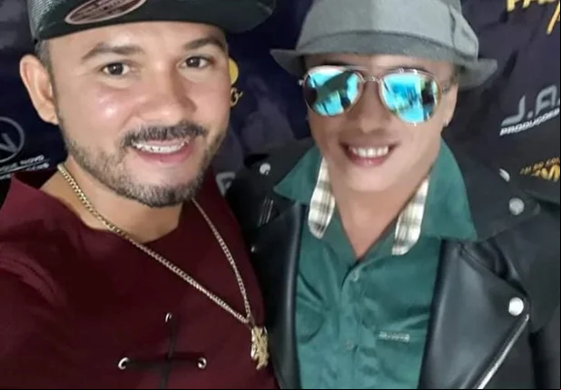 Fãs homenageiam cantor Paulynho Paixão
