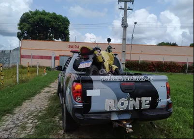 Motocicleta apreendida na ação policial
