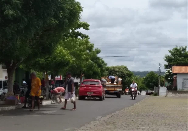 População descumpre decretos e lota as ruas de Santa Cruz do Pi