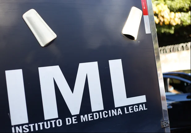 IML esteve no local 