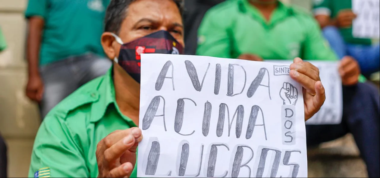 Manifestantes protestam por melhores condições de trabalho