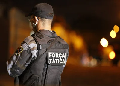 Policial militar no local do delito