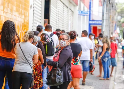 Fila em loja no centro de Teresina