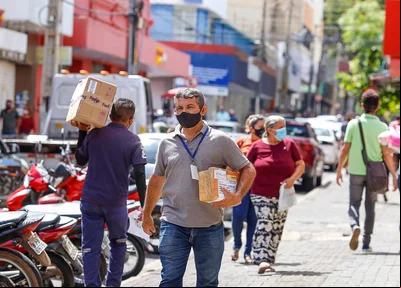 Movimentação de pessoas no centro de Teresina
