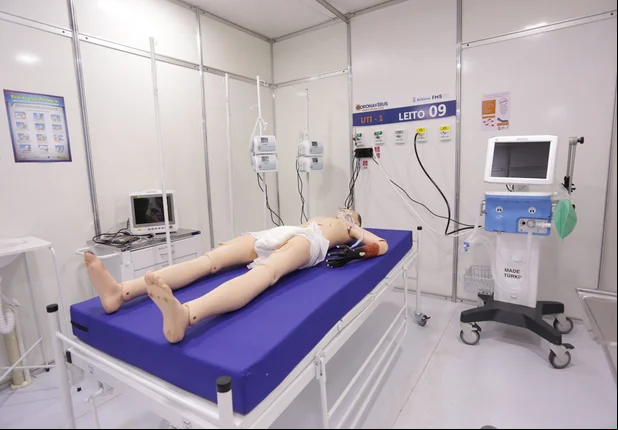 Leito de UTI do Hospital de Campanha João Claudino