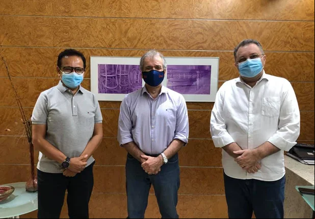 Dr. Hélio ao lado de João Vicente Claudino e Florentino Neto