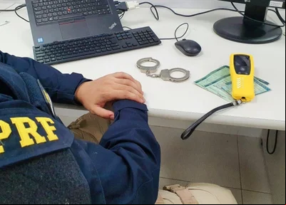 PRF prende condutor embriagado e inabilitado em Parnaíba
