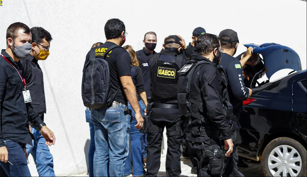 Membros do Gaeco cumprem mandados em Teresina