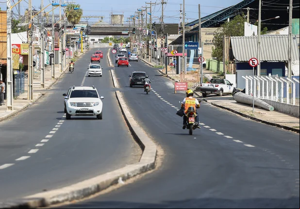 Nova sinalização da avenida dos Expedicionários em Teresina Piauí