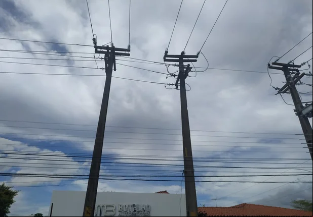 Postes de energia elétrica