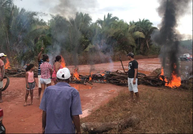 Moradores protestam na zona rural de Teresina