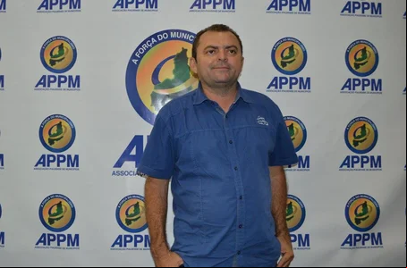 Prefeito Valdinei Carvalho