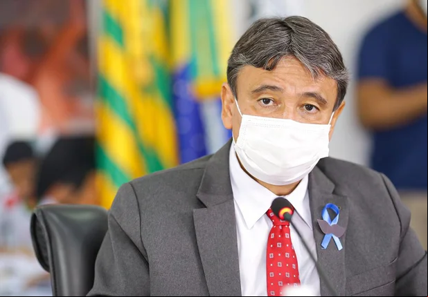 Governador Wellington Dias em reunião no Karnak
