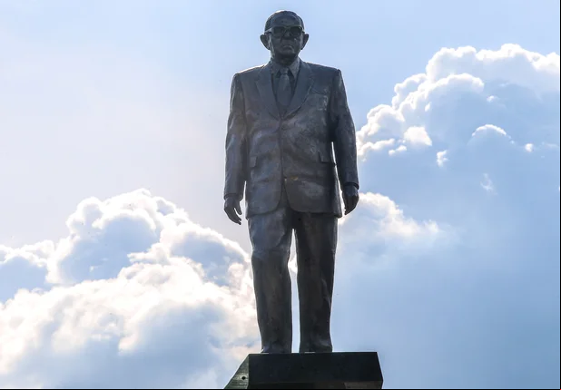 MP recomenda demolição de estátua do ex-governador Alberto Silva
