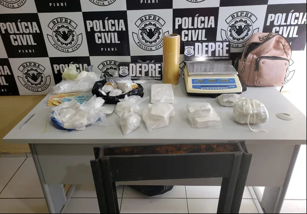 DEPRE apreende drogas no bairro Mafrense em Teresina