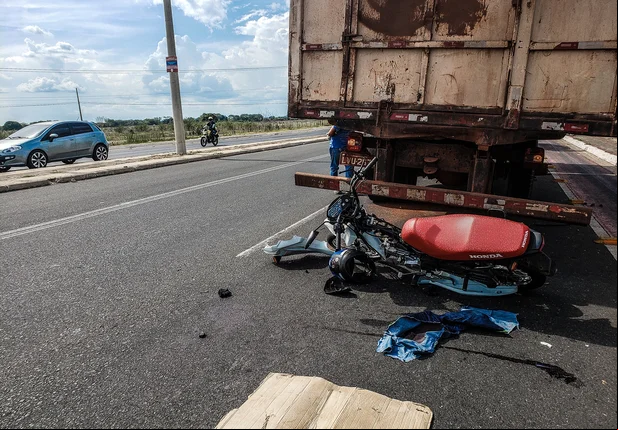 Colisão na Avenida Poti