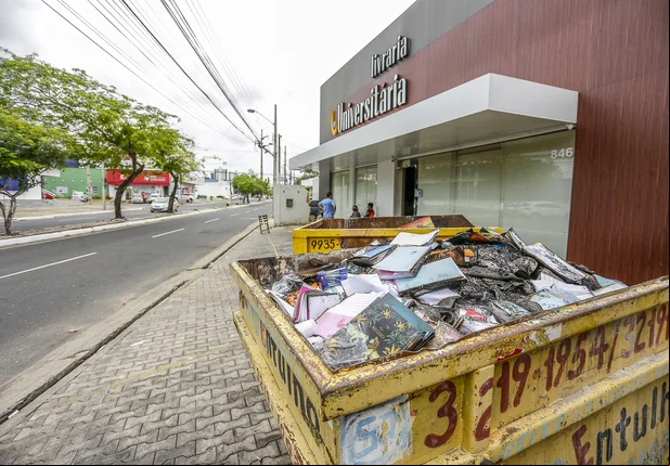 Incêndio atinge Livraria Universitária e assusta moradores em Teresina