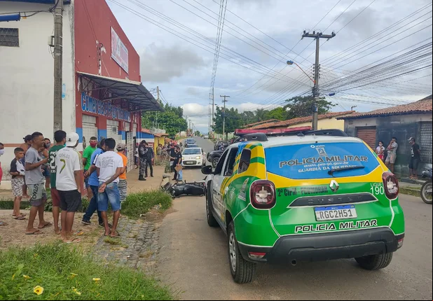 Assaltante é executado a tiros na frente de comércio em Teresina