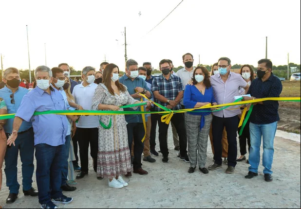 Júlio Arcoverde inaugura residencial na cidade de Porto