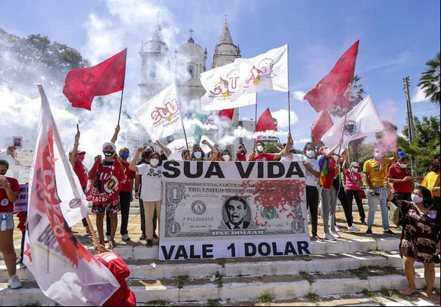 Manifestantes fazem ato por vacinas e contra Bolsonaro em Teresina