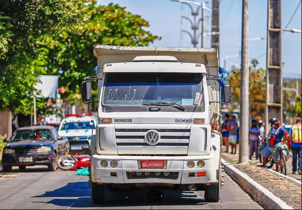 Mulher morre após ser atropelada por caçamba em Teresina