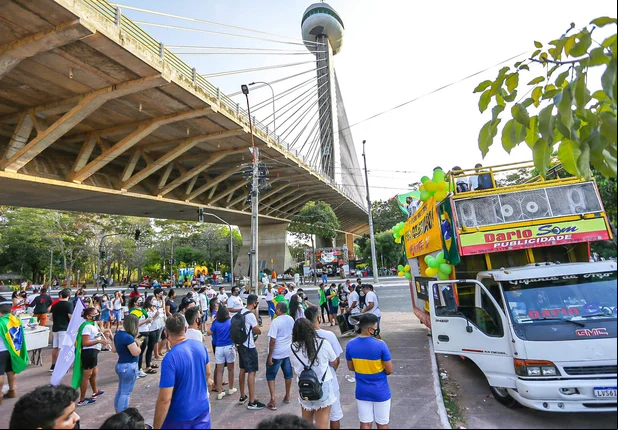 Manifestantes pedem impeachment de Bolsonaro em Teresina