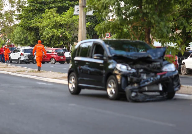 Acidente na Avenida Maranhão deixa três pessoas feridas