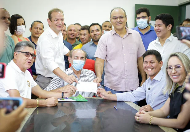 Prefeito Veim da Fetraf se filia ao MDB durante evento em Teresina